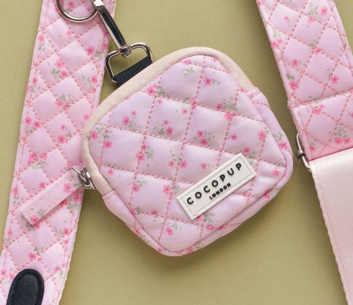 Cocopup quiltet godbitholder med krok