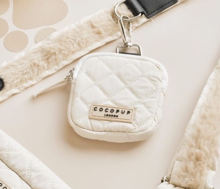 Cocopup quiltet godbitholder med krok