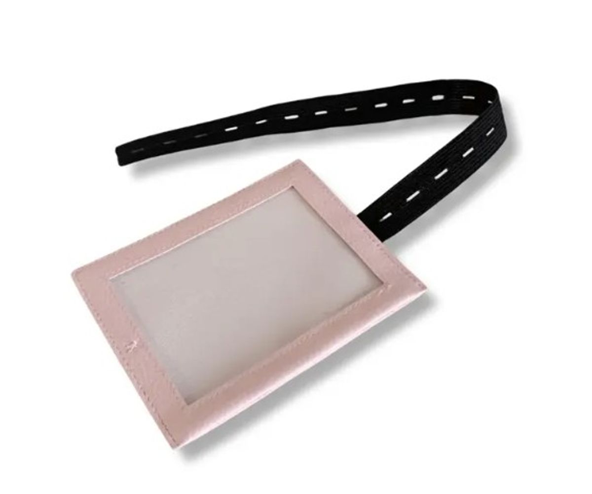 Nummerlappholder med regulerbar strikk